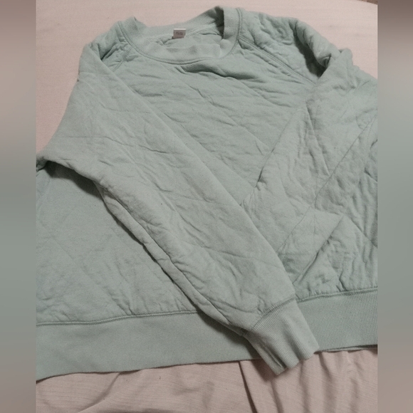 Old Navy Sweaters - Old navy crop top long sleeve sweater size medium